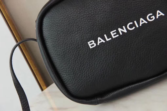 BALENCIAG巴黎世家 BALENCIAGA EVERYDAY 大號 系列之今年新品 中婆婆推薦 相機包  BL1521